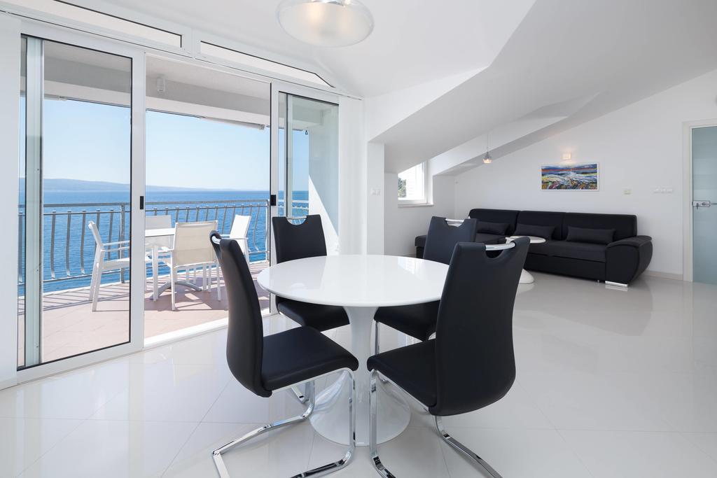 Beach Penthouse Diamond Omiš Extérieur photo